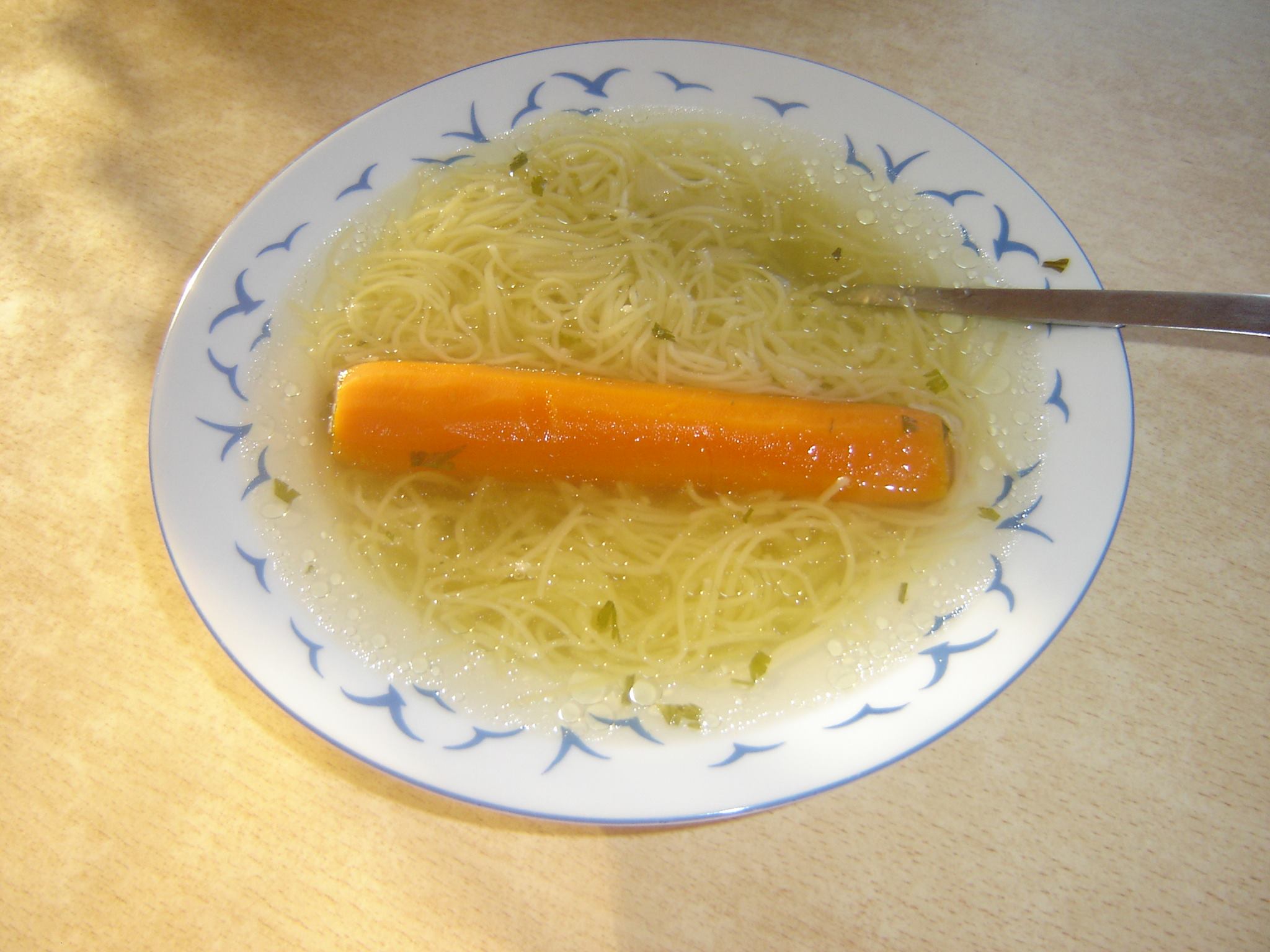 Weet je waarom je gewone OCOT aan de bouillon moet toevoegen? Dat is de belangrijkste reden waarom oma's bouillon zo beroemd is!