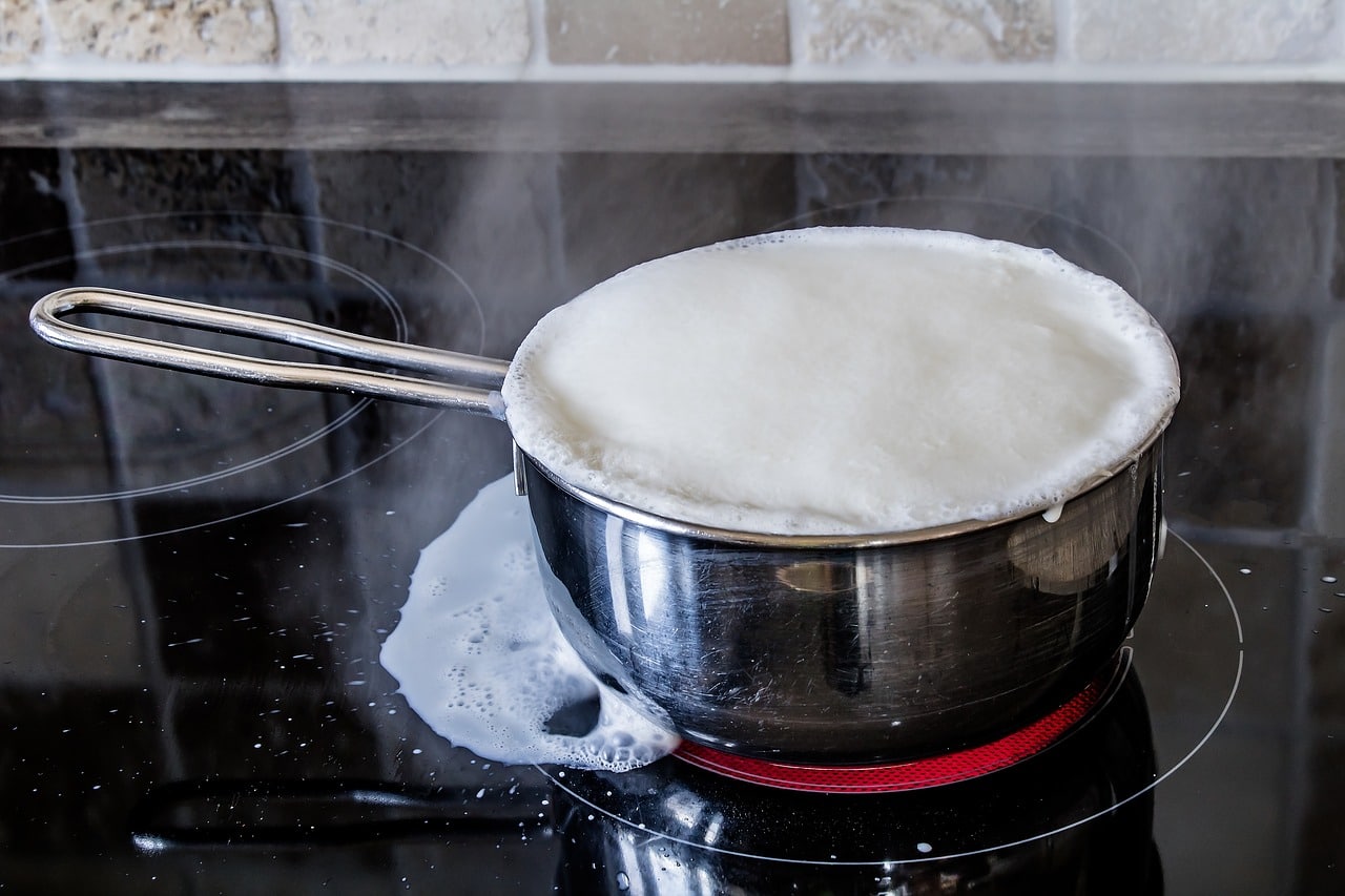 Wie deze trucjes kent, heeft het hele jaar door geen last van verstopte gootstenen, bevroren ramen of onkruid: Dit is wat goedkoop keukenzout kan doen!