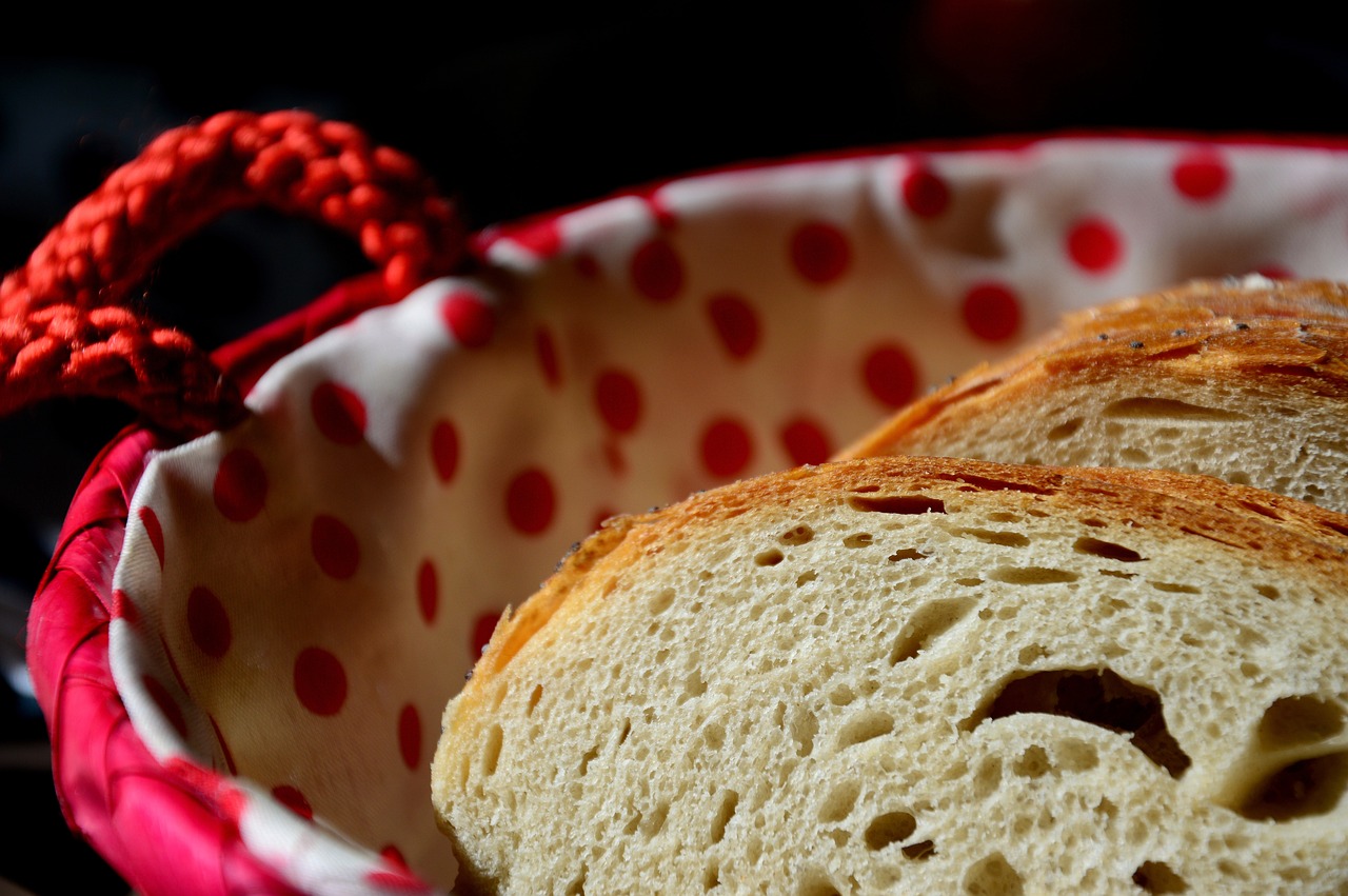 Ik heb een recept voor het EASIEST zelfgebakken brood voor in de oven: hemels lekker en gebakken in 15 minuten!