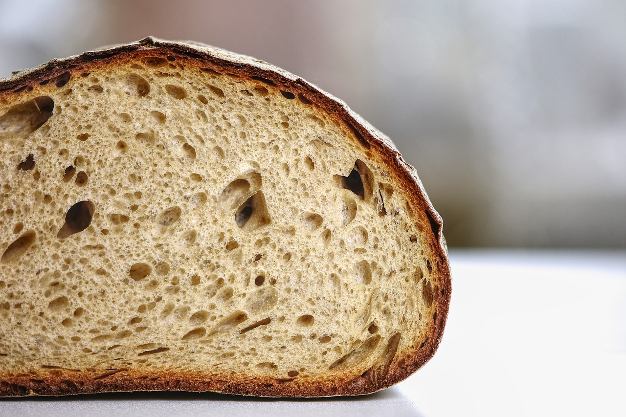 Weet je waarom je 1 beker bier aan het deeg moet toevoegen? Dat is de belangrijkste reden waarom Grandma's BREAD in de hele stad beroemd is!