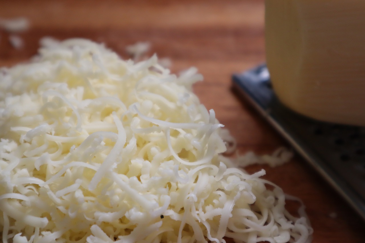 Zet de rasp aan de kant: 10 minuten zijn genoeg om lekkere en knapperige aardappelpannenkoekjes te maken!