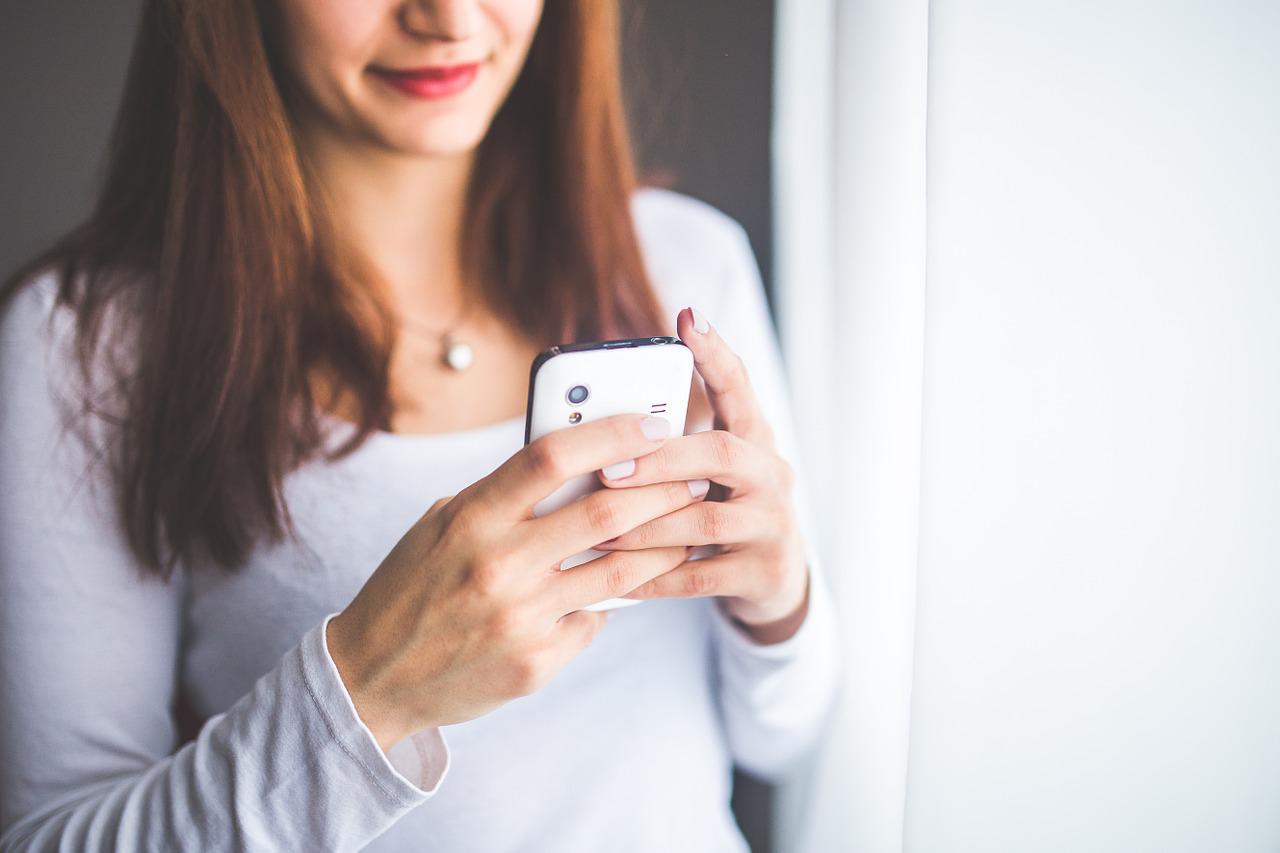 5 dingen die je NOOIT met je smartphone moet doen: Je verpest je batterij snel!