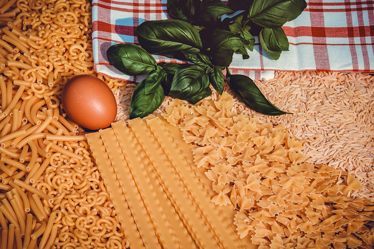 15 minuten pasta met zure room, knoflook en spek: Extreem goede lunch voor de drukke, luxe smaak!