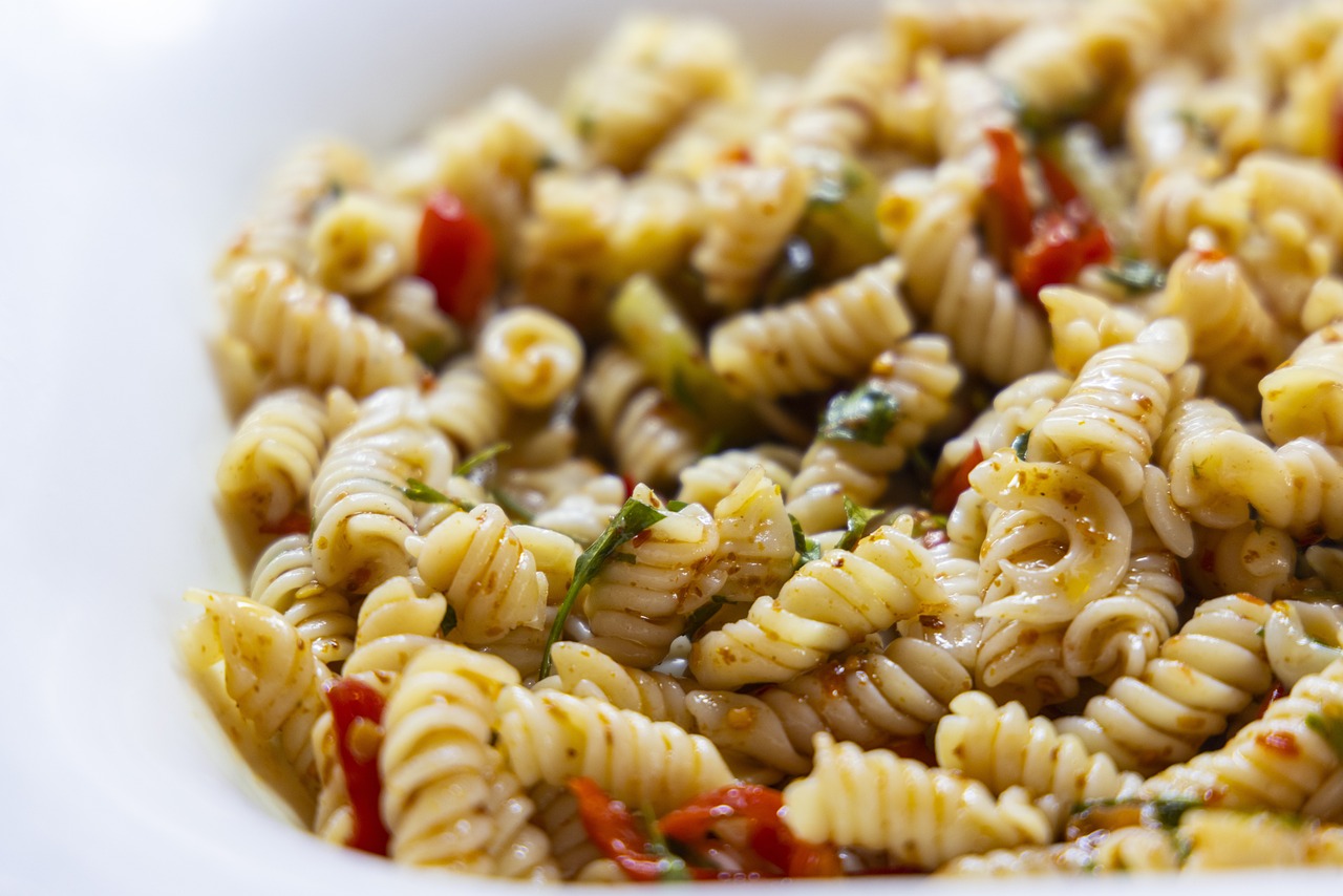 Je hebt maar 1 zure room en een pak pasta nodig: 11 beste recepten voor supersnelle lunches met veel smaak!