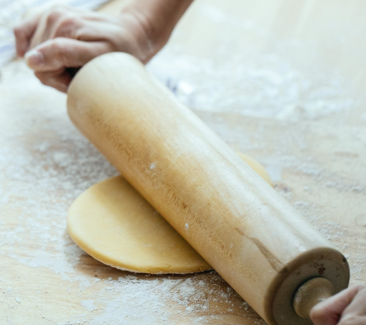 Mijn moeder kent het RECIPE voor de beste snelle broodjes: ouderwets deeg zonder VET, ze zijn heerlijk en fantastisch knapperig!