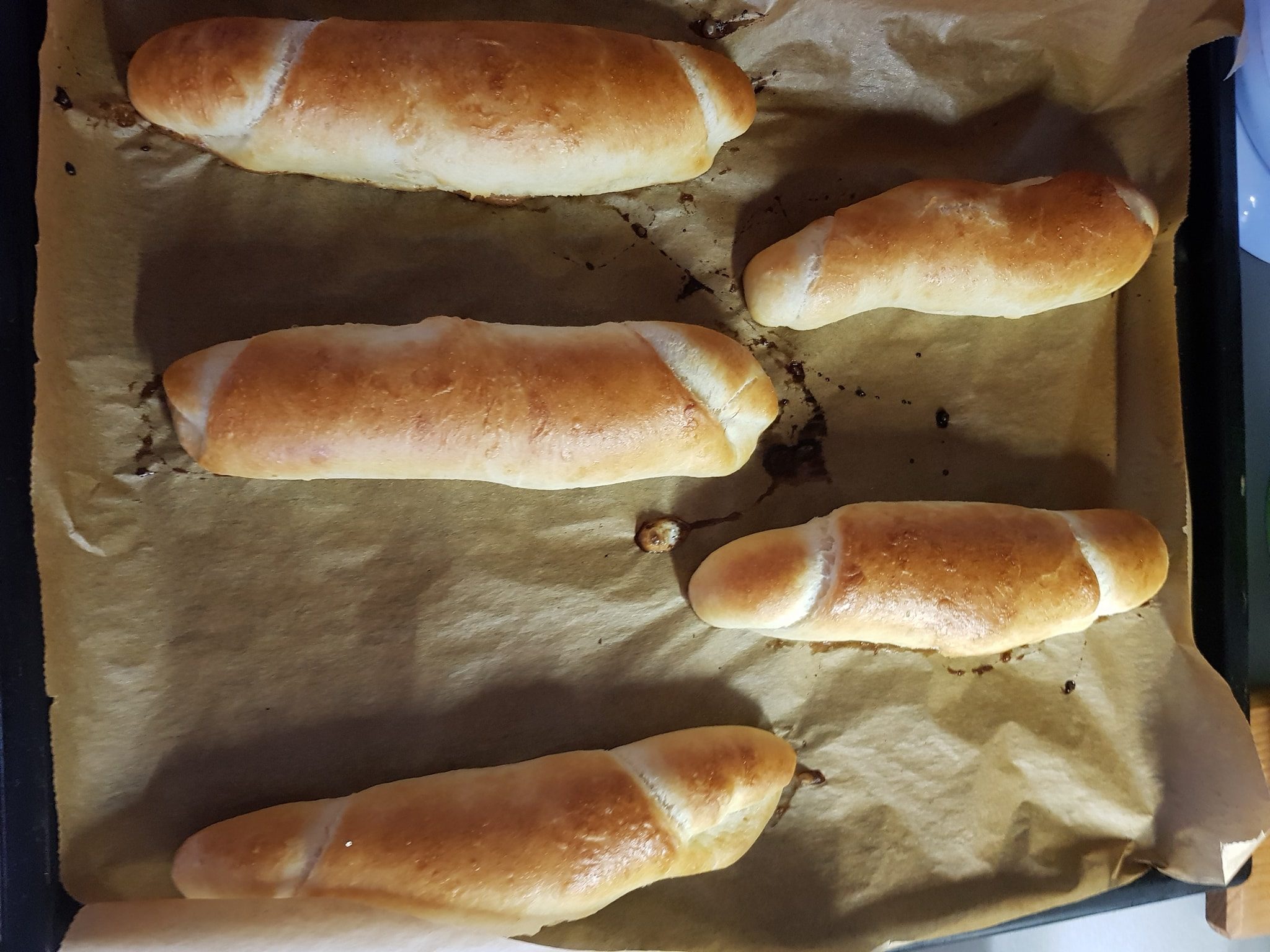 Ik koop geen cornets meer: Ik heb het NIEUWE perfecte recept voor de makkelijkste zelfgemaakte broodjes - ik meng het deeg in 5 minuten!