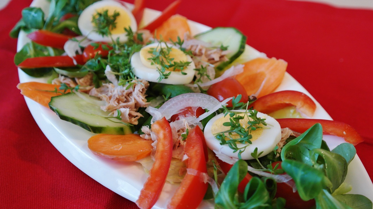 Beroemde salade "RICHARD", waarvan je niet zult aankomen en waarvan de ingrediënten je gezondheid en je figuur zullen verbeteren!