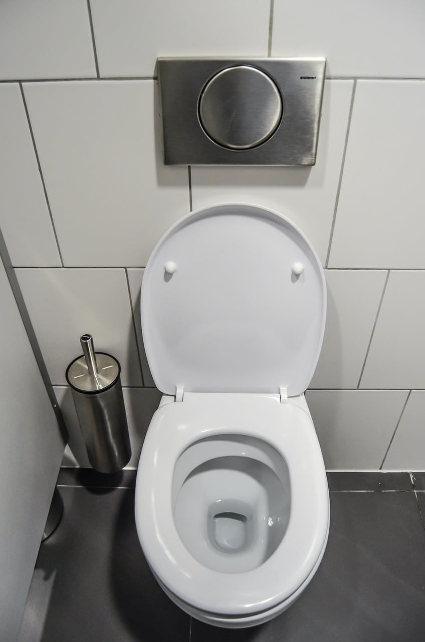 Een ongewone maar uiterst effectieve manier om moeiteloos toiletten schoon te maken: HIER IS HET HOE!