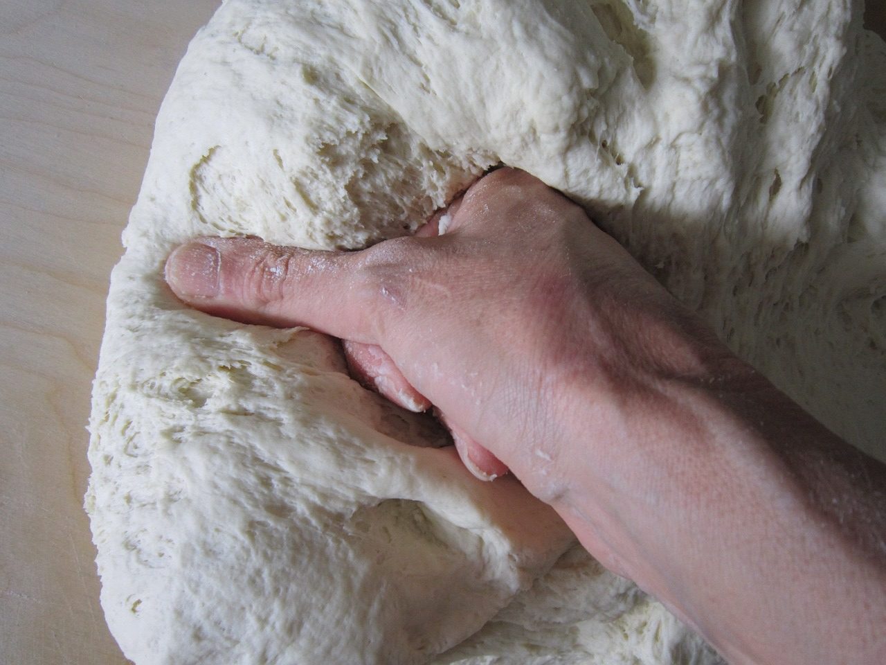 Weet je waarom je 1 beker bier aan het deeg moet toevoegen? Dat is de belangrijkste reden waarom Grandma's BREAD in de hele stad beroemd is!