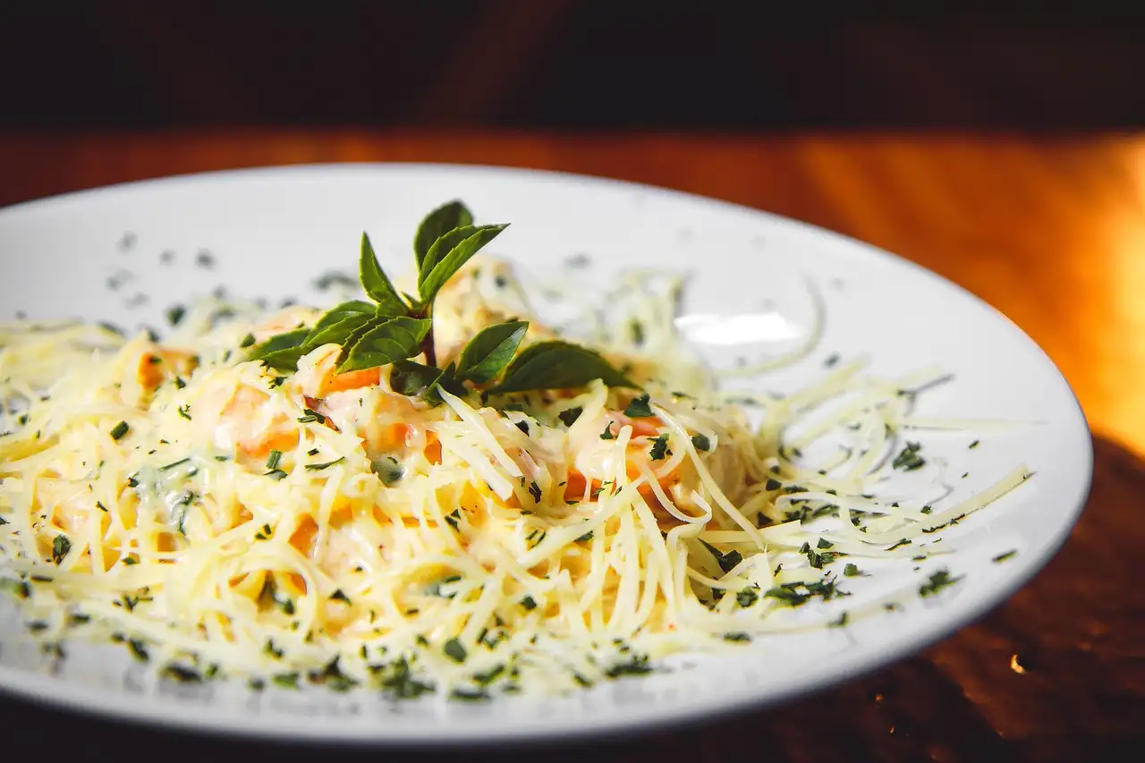 Pasta salade met zalm: Makkelijk recept & heerlijk!